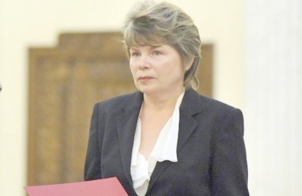 Mona Pivniceru a depus jurământul de învestitură în funcţia de ministru al Justiţiei